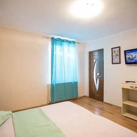Orange Studio Harlequin Apartment *