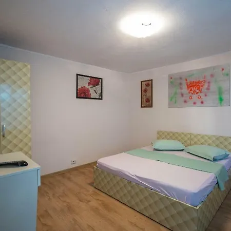 Apartment Orange Studio Harlequin *